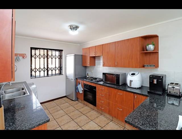 2 BEDROOM TOWNHOUSE FOR SALE IN DARRENWOOD